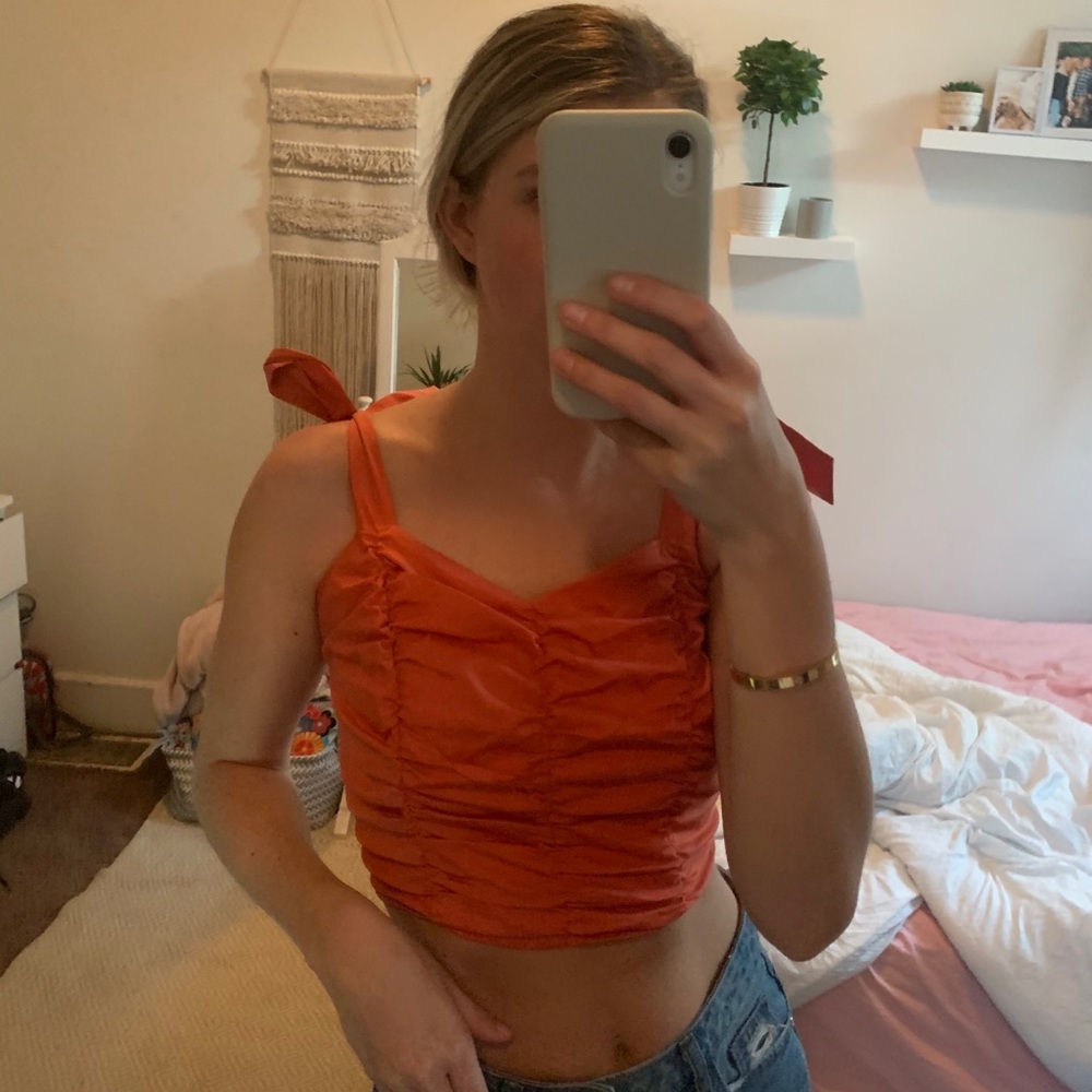 Orange tie crop